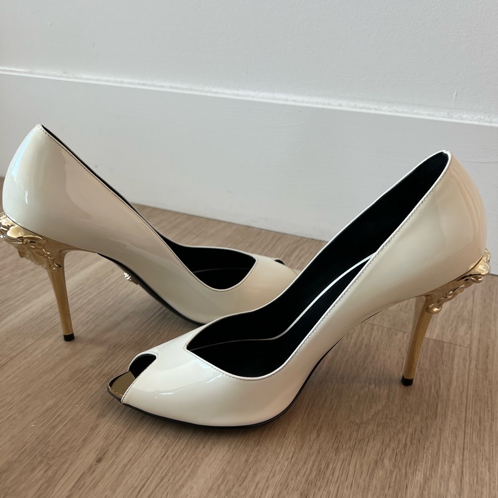 Versace White Pumps 38.5 NWT